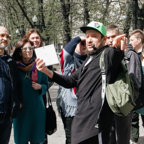 По арбатским дворам с диктором Первого канала — стендап-прогулка
