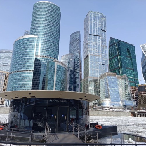 Путешествие к небоскрёбам Москвы-Сити по реке на аквабусе