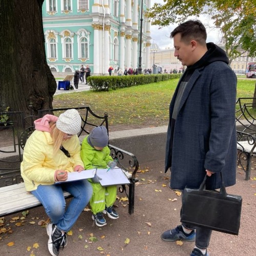 Дворцовая площадь для детей и их родителей