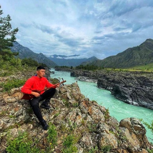 По Чуйскому тракту с алтайским гидом-музыкантом