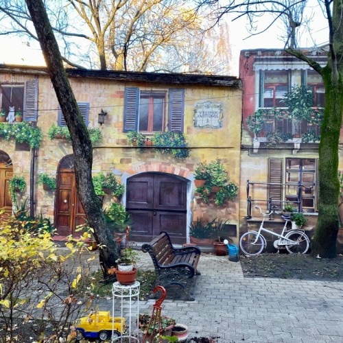 Стрит-арт и дворы Петербурга: авторская прогулка