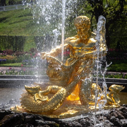 Из Санкт-Петербурга в Петергоф — к фонтанам Нижнего парка