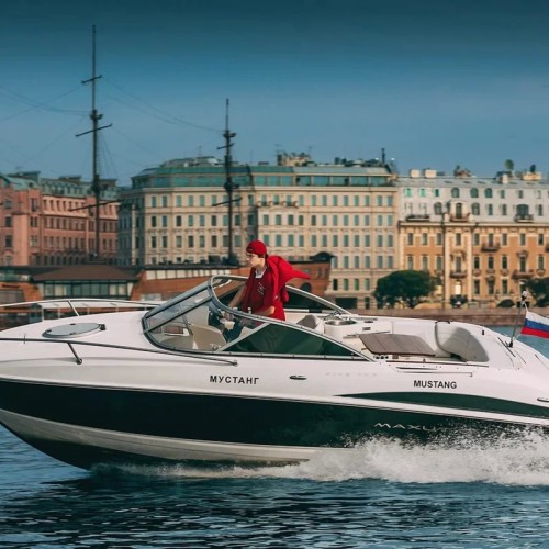 Петербург с воды и разводные мосты: на катере Mustang с капитаном