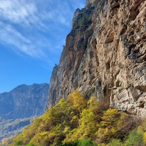 Треккинг в Чегемском ущелье без рюкзаков с проживанием в гостевом доме (всё включено)