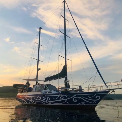 По волнам Японского моря на яхте с маской, сапом и деликатесами (мини-группа)