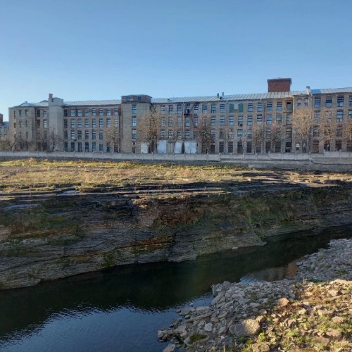 Экскурсия из Петербурга в Ивангород: крепость, нарвская рыба и маяк