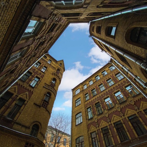 Питерский лайфстайл: по старинным парадным и дворам-колодцам доходных домов