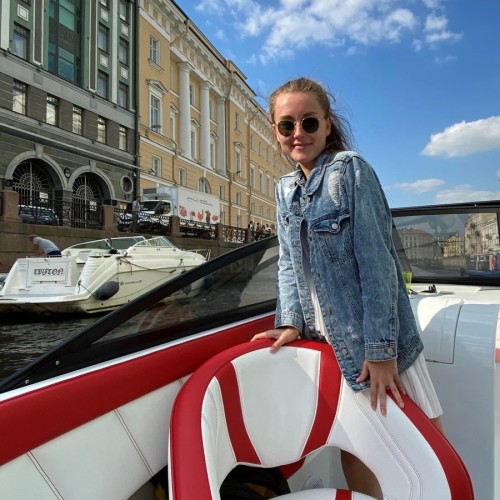 На ярком катере — по рекам и каналам Петербурга