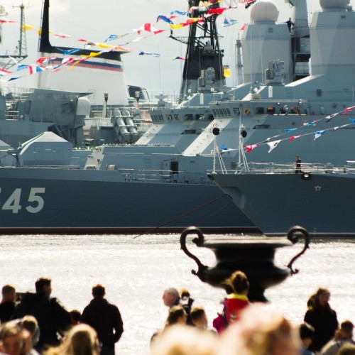 В Кронштадт и Петергоф — на мотоциклах