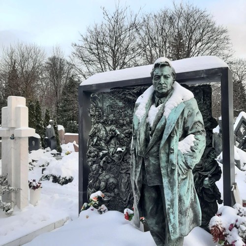 Новодевичье кладбище и Новодевичий монастырь: имена, легенды, судьбы