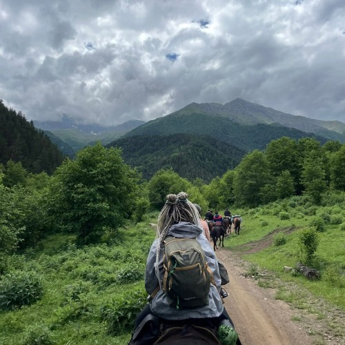 Выходные среди гор: к плато Бермамыт и Гришкиной балке на лошадях