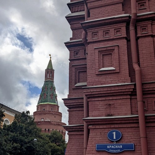 Истории и загадки каменных стражей Кремля