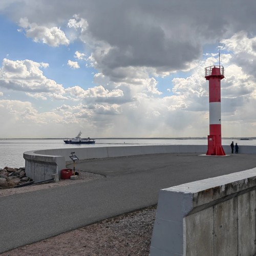 В морской пригород Петербурга — Кронштадт