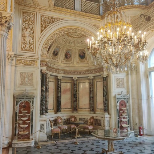 Охота за бриллиантами Екатерины II: забавная экскурсия-квест по Эрмитажу без гида