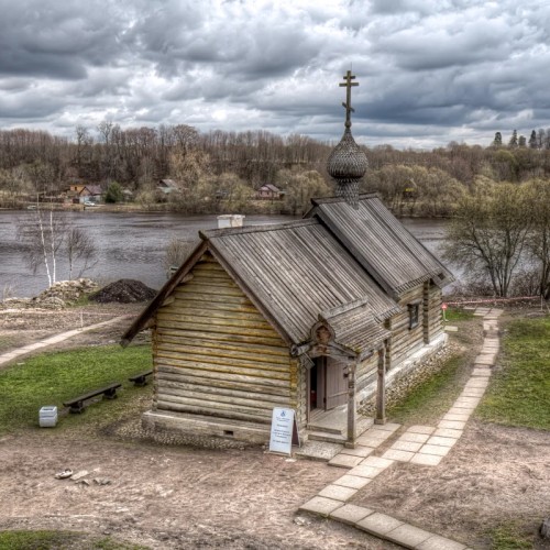 В древнюю Старую Ладогу — на комфортабельном автомобиле