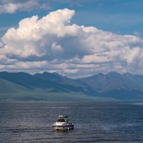 За трофеями на Байкал с местными: рыбалка с катера, катамарана и на реках