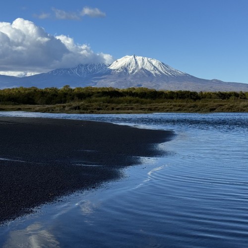 В мини-группе по Камчатке: вулканы, Тихий океан и дикие термальные источники
