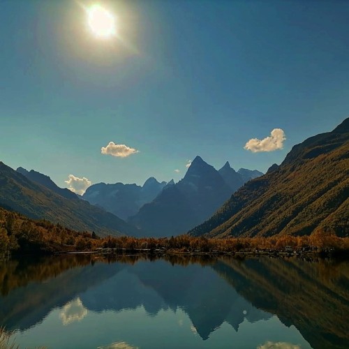 А давай в Домбай? Треккинг без рюкзаков