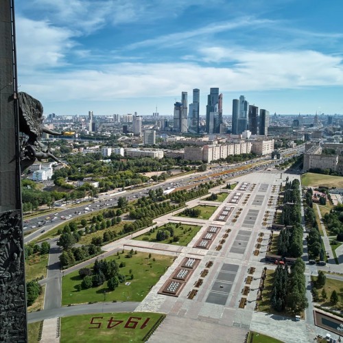 Три часа на автобусе — и вы знакомы с Москвой!