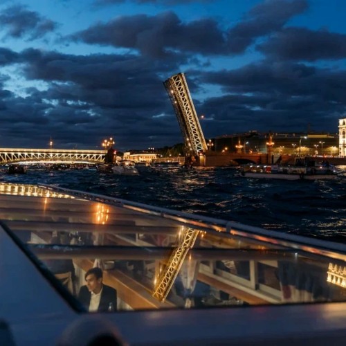 Музыка разводных мостов Петербурга: групповая прогулка на теплоходе