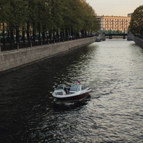 Прогулка на катере: развод мостов в Санкт-Петербурге