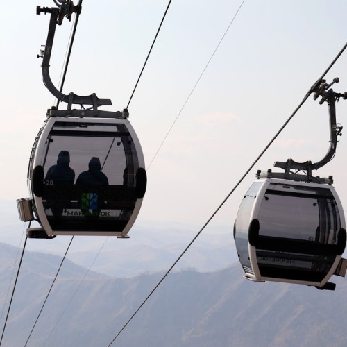 Зимний Алтай: снежные горы, незамерзающие озёра и тысяча лебедей