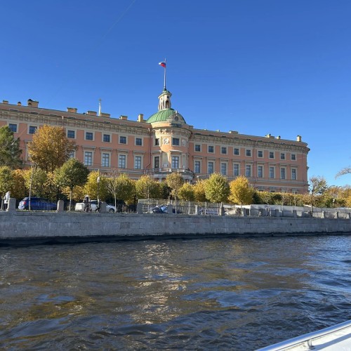 По рекам и каналам Северной столицы