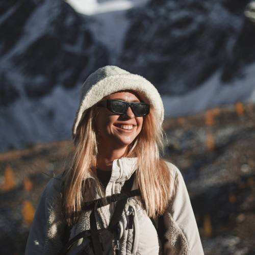 Тур на Алтай с фотографом: эстетичные кадры, съёмки с реквизитом, глэмпинги и топовые места