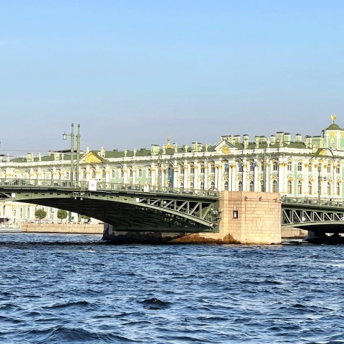 Трансфер из аэропорта или вокзала с обзорной экскурсией по Петербургу