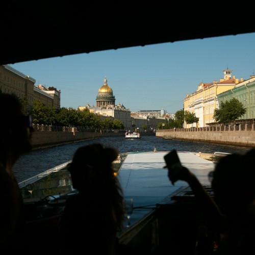 Плыви со звуком! Музыкальный рейс по каналам Петербурга