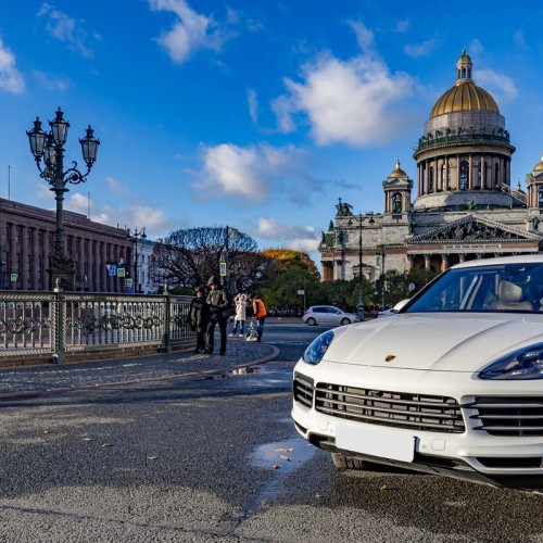 Петербург на Porsche Cayenne с панорамной крышей