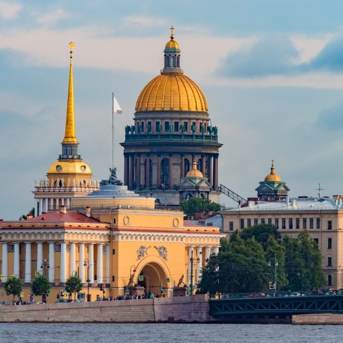 Золотой купол Исаакиевского собора — с воды