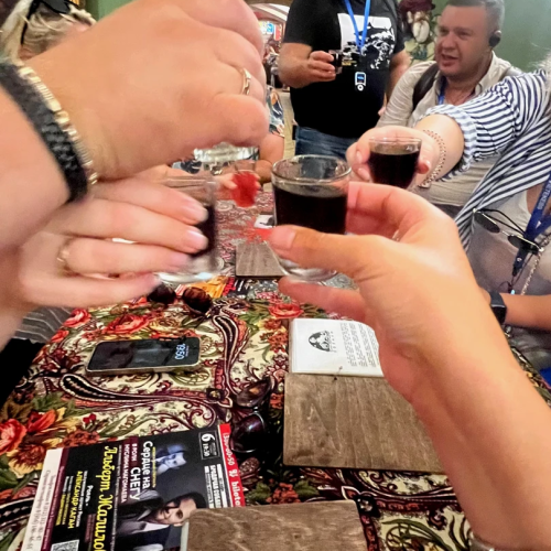 По скрытым и уникальным барам Петербурга (18+)