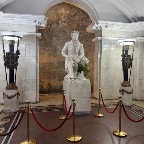 Петербургский метрополитен: обзорная экскурсия по историческим станциям метро