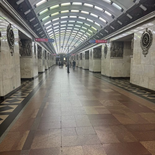 Петербургский метрополитен: обзорная экскурсия по историческим станциям метро