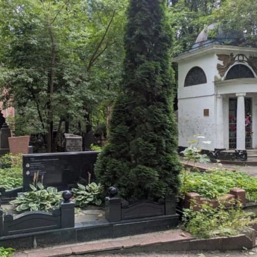 Тени Введенского кладбища: истории, судьбы, легенды