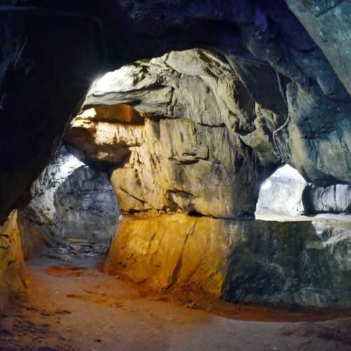 «Бирюзовая Катунь»: водопад, пещеры и горная пасека