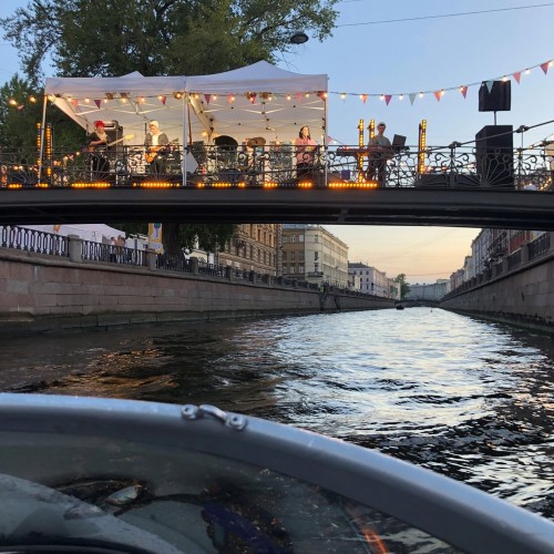 Обзорная прогулка на катере по рекам и каналам Санкт-Петербурга