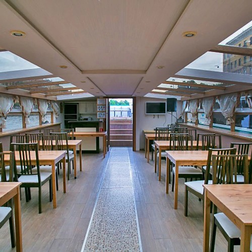 Ночная прогулка от Эрмитажа и развод мостов — на теплоходе