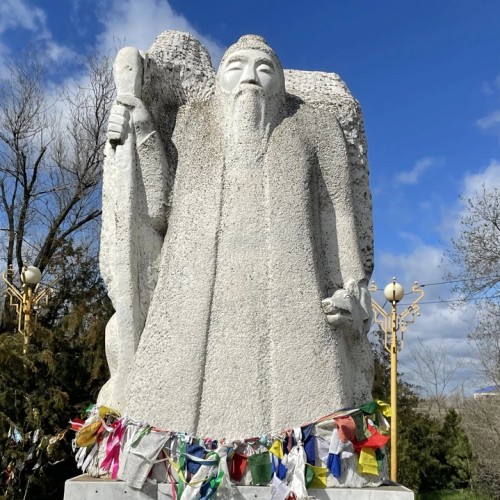 Цветущие тюльпаны и буддийские святыни: из Волгограда в Элисту