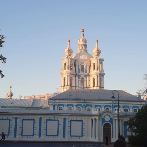 Смольный за 300 лет: от Смольного двора до убийства Кирова