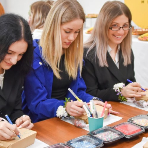 Два мастер-класса: «Шоколадные конфеты» и «Угадай аромат»