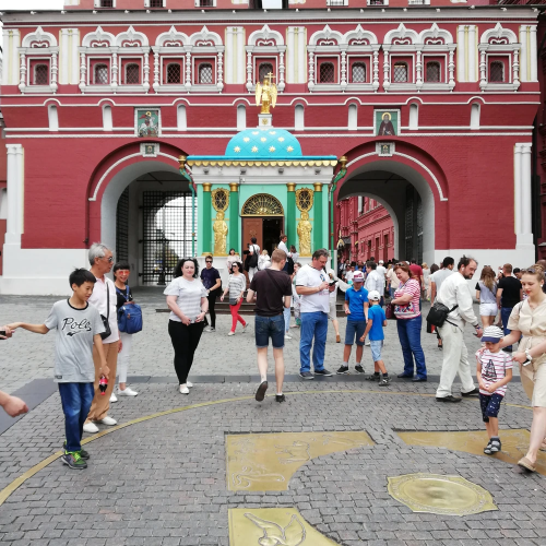 По Красной площади и центру Москвы — пешком и на автобусе