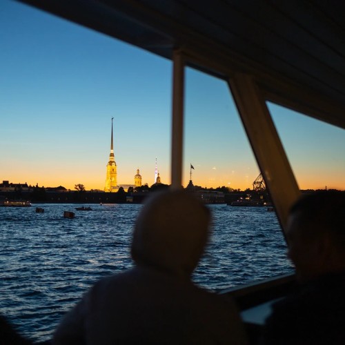 Ночная прогулка на теплоходе на развод мостов