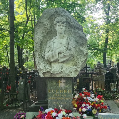 Есть ли жизнь на Ваганьковском кладбище