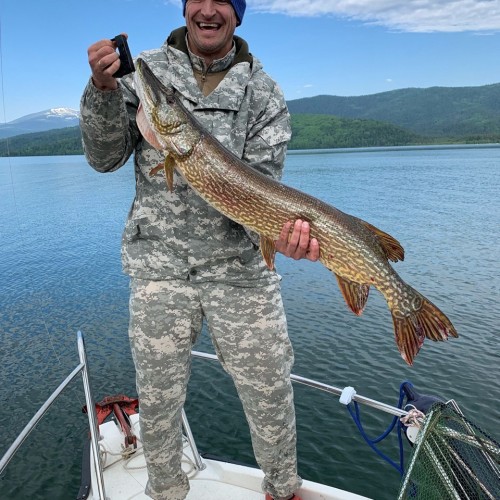 Богатство Байкала: рыбалка на реках и в диких местах на озере с катера