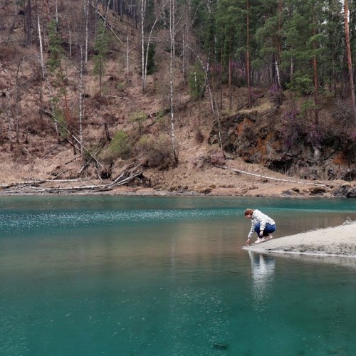 Зимний Алтай: снежные горы, незамерзающие озёра и тысяча лебедей