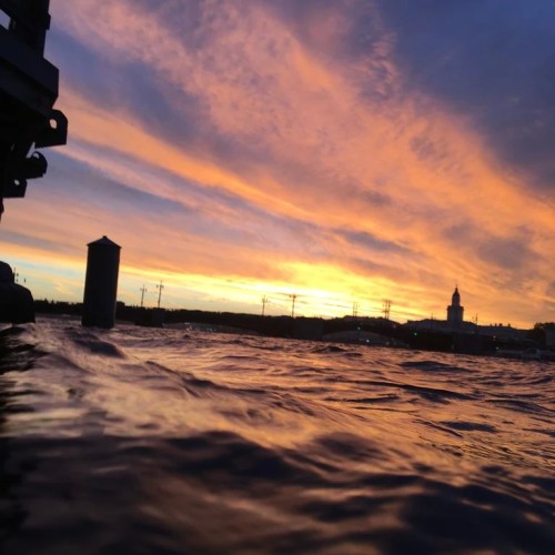 Романтика белых ночей и разводных мостов