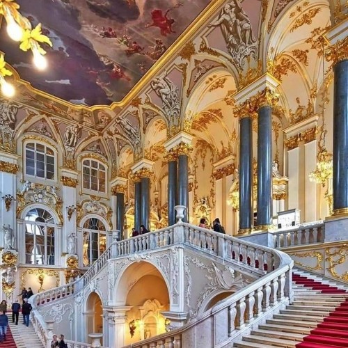 Эрмитаж: по следам династии Романовых (билеты включены)