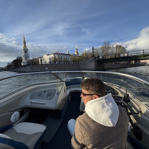 Санкт-Петербург с воды: аренда катера с капитаном